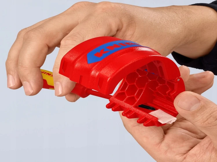 Obcinak do Rur z Tworzywa Sztucznego i Tulejek 20-50mm KNIPEX 90 22 10 BK