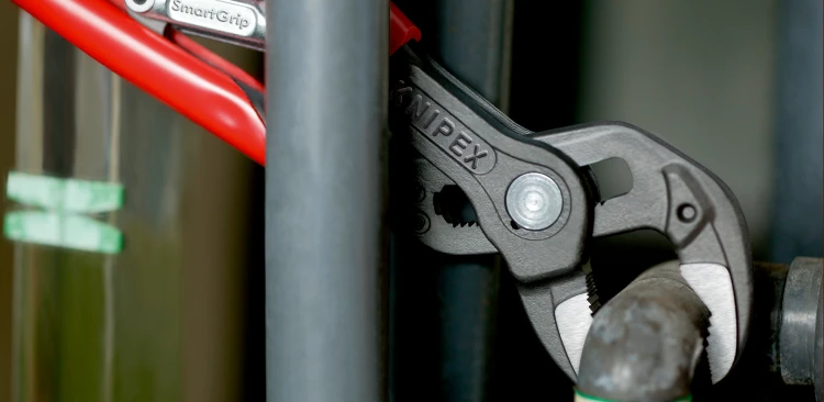 KNIPEX 85 01 250 – SmartGrip 250 mm | Samoregulujące szczypce wodne