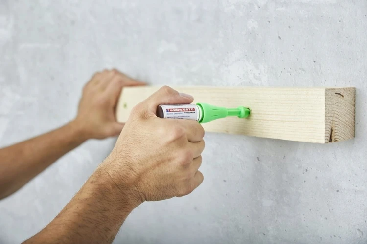 Marker w sprayu do głębokich otworów Edding E-8870 ZIELONY NEON 1 szt.