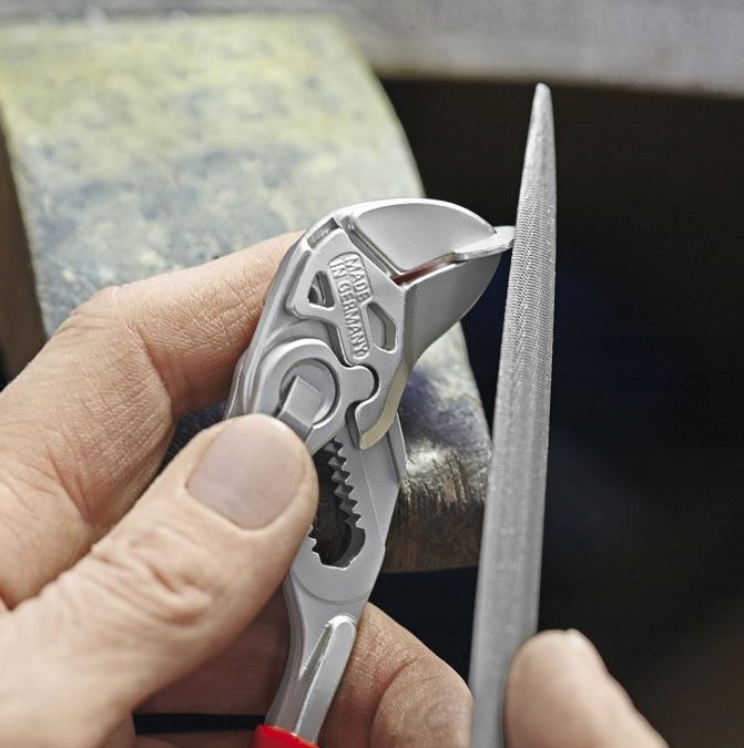 KLUCZ SZCZYPCE UNIWERSALNE 125mm 86 03 125 KNIPEX